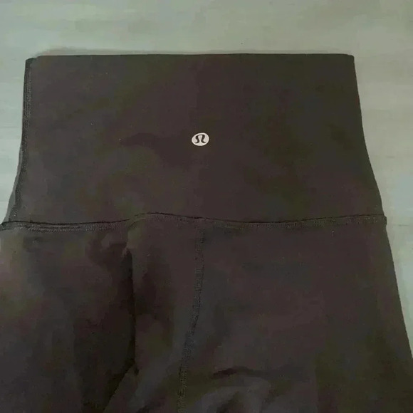 LULULEMON Women’s Capri Leggings - Picture 1 of 9